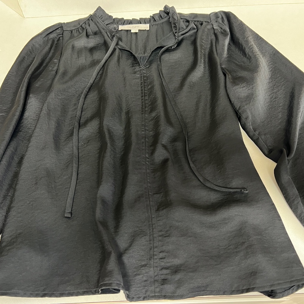 Loft Black Ruffle Split Neck Tie Blouse; Size Petite small